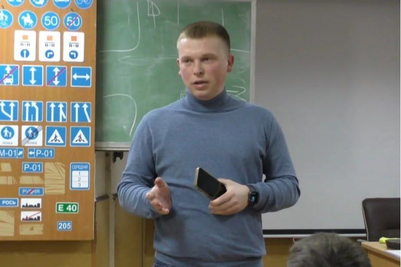 Юнкоры Свердловской Народной киностудии «Горизонт» побывали в гостях у Свердловской автошколы РОА Юнкоры Свердловской Народной киностудии «Горизонт» побывали в гостях у Свердловской автошколы РОА