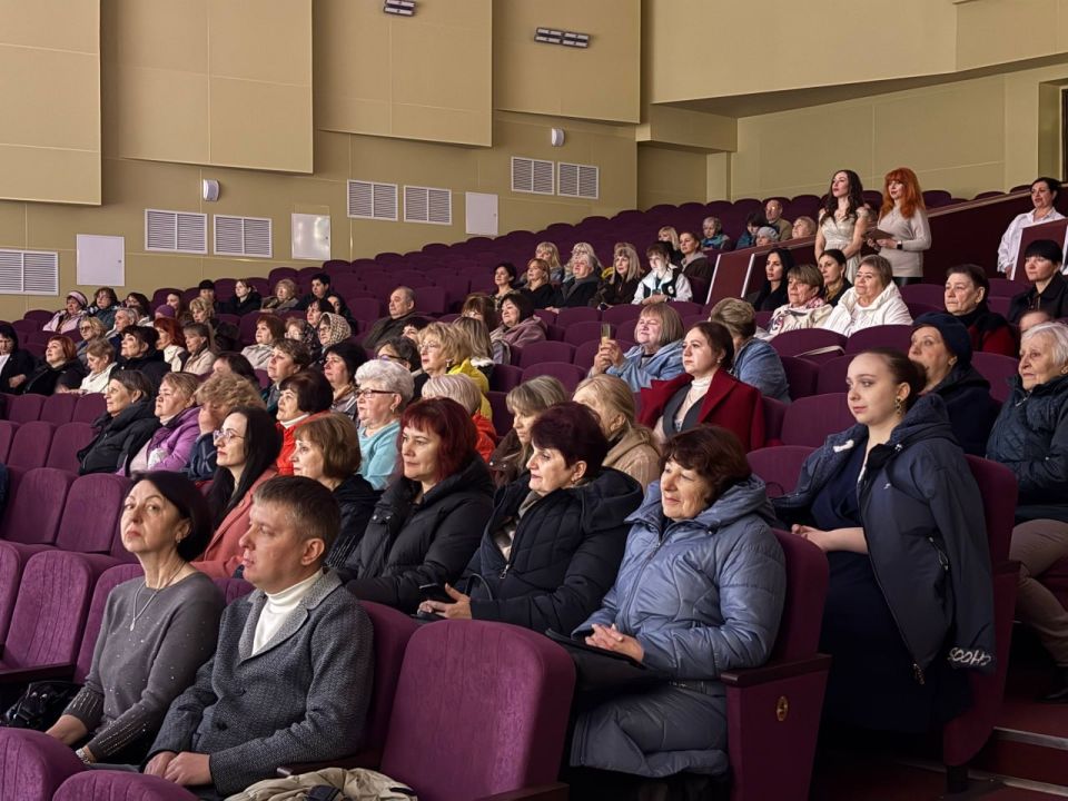 В Краснолучском дворце культуры имени Ленина отметили День работника культуры В Краснолучском дворце культуры имени Ленина отметили День работника культуры