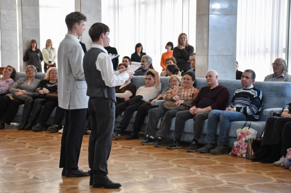 Театр без грима и масок. В Луганском академическом русском драматическом театре им. П. Луспекаева состоялся вечер из цикла «Творческие портреты» Театр без грима и масок. В Луганском академическом русском драматическом театре им. П. Луспекаева состоялся вечер из цикла «Творческие портреты»