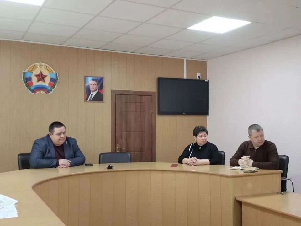 Андрей Рубанцов: Держим руку на пульсе: совещание с начальниками отделов жизнеобеспечения посёлков городского округа и села Благовка Андрей Рубанцов: Держим руку на пульсе: совещание с начальниками отделов жизнеобеспечения посёлков городского округа и села Благовка