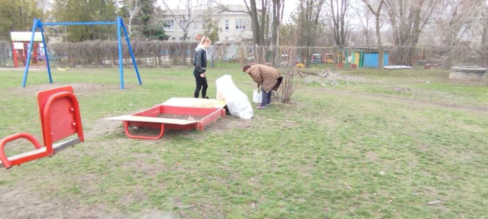 В селе Роскошном и поселке Фабричное прошел большой субботник В селе Роскошном и поселке Фабричное прошел большой субботник