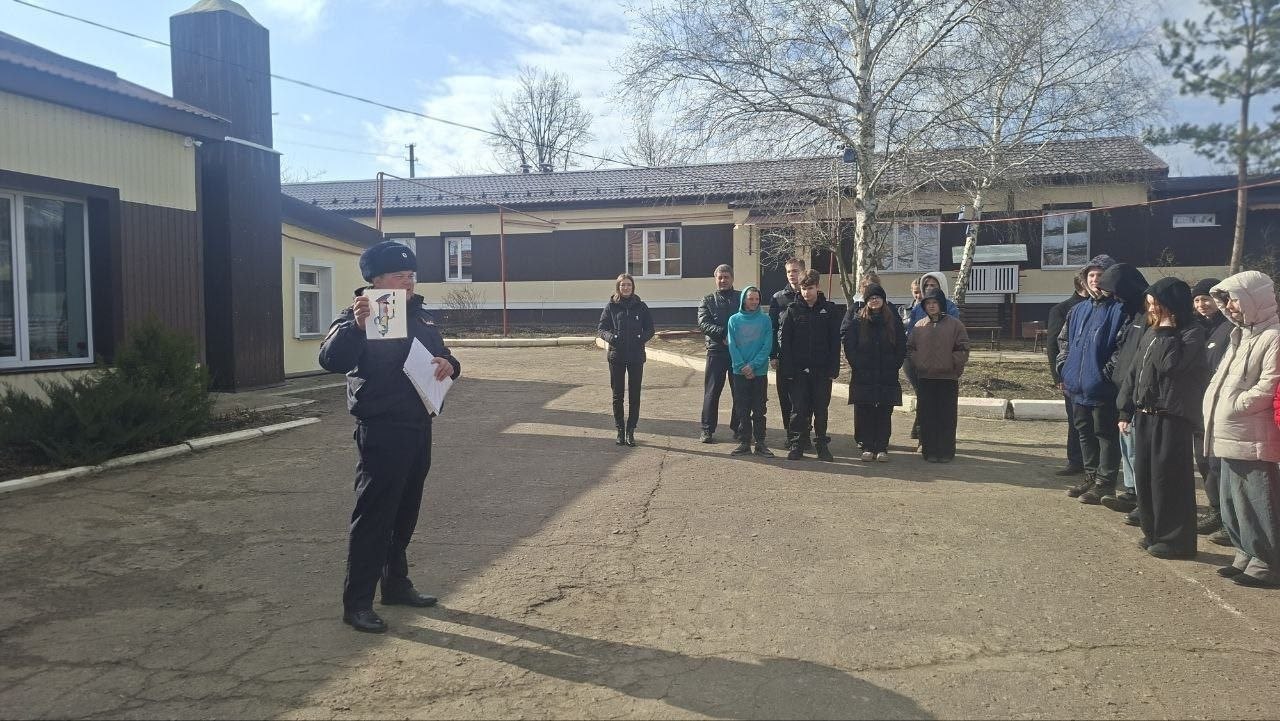 Сотрудники Госавтоинспекции совместно с отрядами ЮИД и «Родительскими патрулями» провели комплексные мероприятия в Краснодоне, Свердловске, Стаханове и Марковке Сотрудники Госавтоинспекции совместно с отрядами ЮИД и «Родительскими патрулями» провели комплексные мероприятия в Краснодоне, Свердловске, Стаханове и Марковке