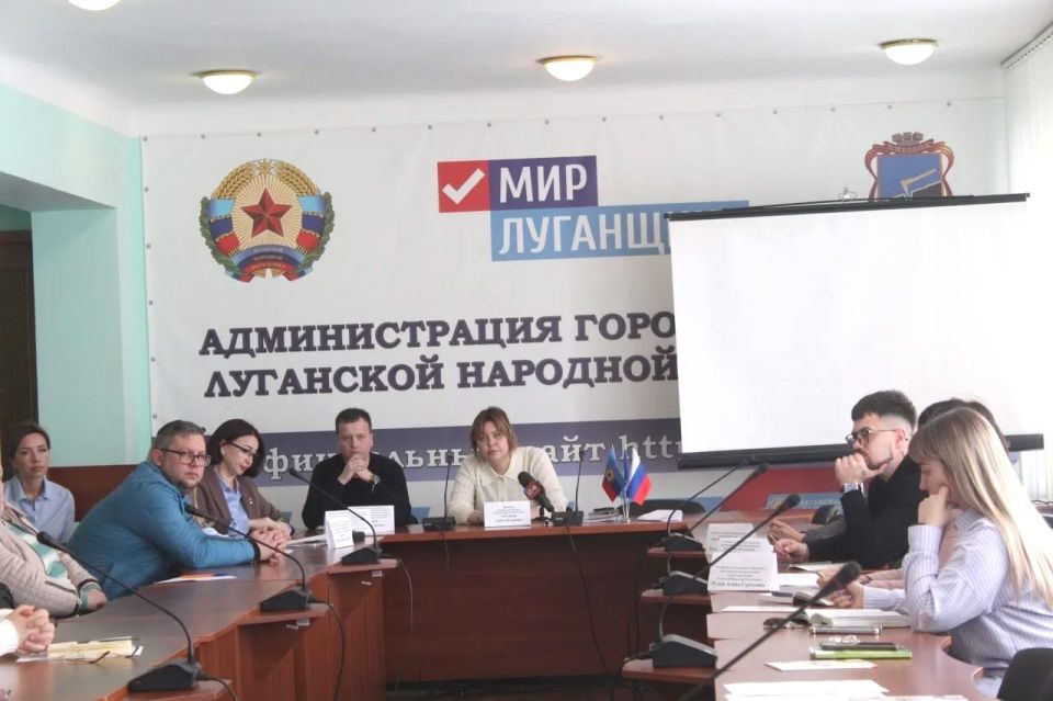 Анна Уголкова провела совещание с предпринимателями Кировска: обсудили меры поддержки и проблемные вопросы бизнеса Анна Уголкова провела совещание с предпринимателями Кировска: обсудили меры поддержки и проблемные вопросы бизнеса