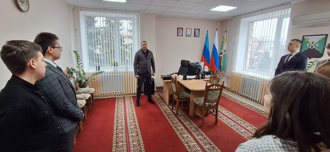 Откровенно и на равных пообщался с молодежью Откровенно и на равных пообщался с молодежью