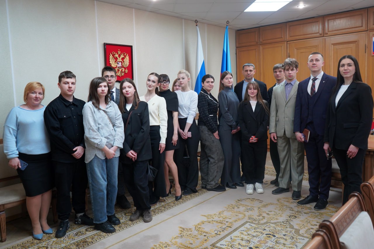 Откровенно и на равных пообщался с молодежью Откровенно и на равных пообщался с молодежью