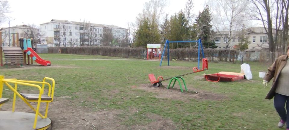 В селе Роскошном и поселке Фабричное прошел большой субботник В селе Роскошном и поселке Фабричное прошел большой субботник