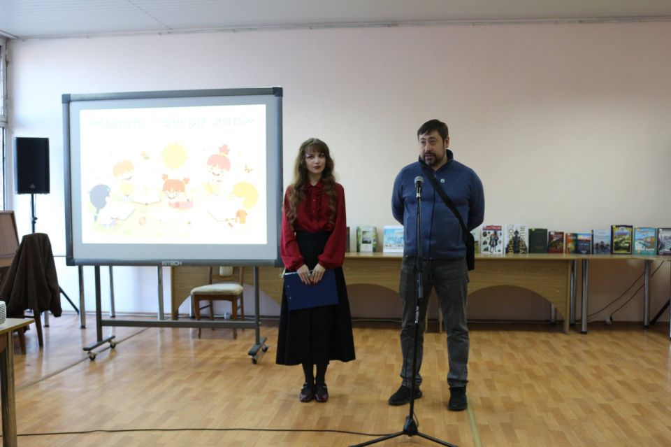 «Читать – значит жить»: в «Молодёжке» стартовала Неделя детской и юношеской книги «Читать – значит жить»: в «Молодёжке» стартовала Неделя детской и юношеской книги