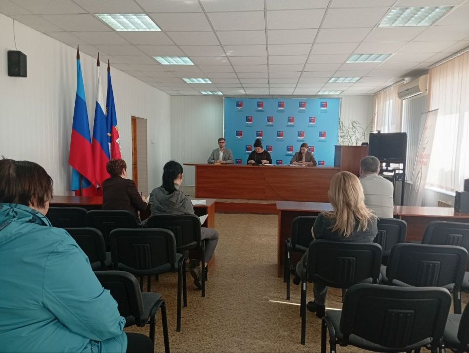 25.03.2026 заместители Главы Администрации Станично-Луганского МО Анна Кулиш и Андрей Бидлюченко провели заседание жилищной комиссии по заключению договоров социального найма на основании ордера и иных документов, выданных... 25.03.2026 заместители Главы Администрации Станично-Луганского МО Анна Кулиш и Андрей Бидлюченко провели заседание жилищной комиссии по заключению договоров социального найма на основании ордера и иных документов, выданных...