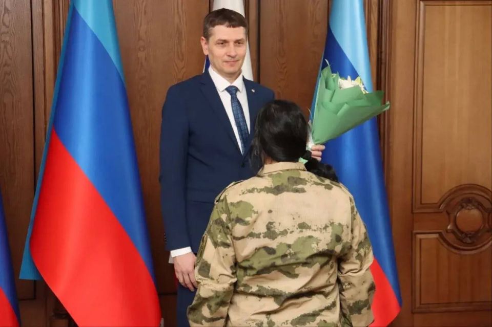Порядка 20 военнослужащих войск национальной гвардии России в ЛНР получили награды накануне юбилея Росгвардии Порядка 20 военнослужащих войск национальной гвардии России в ЛНР получили награды накануне юбилея Росгвардии