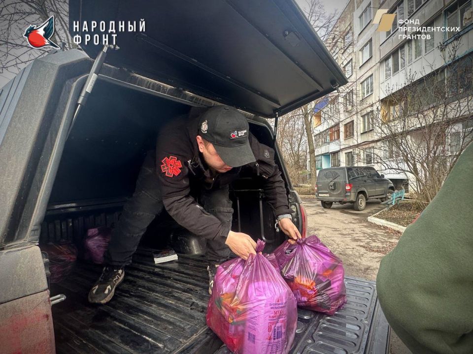 Молодёжка НФ совместно с РИК НФ ЛНР по заявкам доставили гуманитарные наборы и стиральные машинки для нуждающихся семей! Молодёжка НФ совместно с РИК НФ ЛНР по заявкам доставили гуманитарные наборы и стиральные машинки для нуждающихся семей!