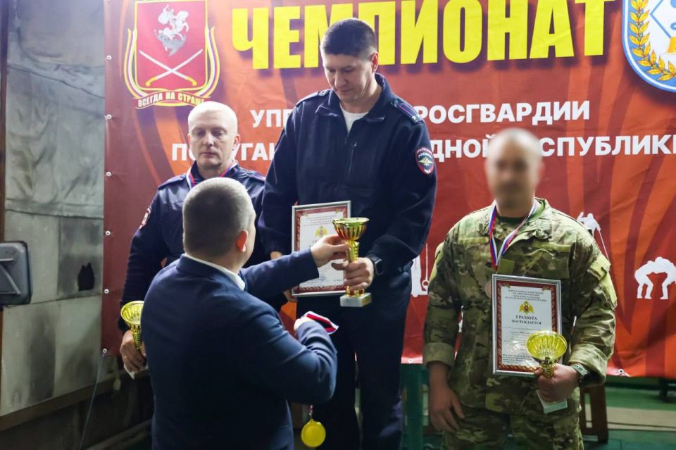 Команда регионального МВД стала победителем посвящённого 10-летию создания Росгвардии чемпионата ЛНР по стрельбе из боевого ручного стрелкового оружия Команда регионального МВД стала победителем посвящённого 10-летию создания Росгвардии чемпионата ЛНР по стрельбе из боевого ручного стрелкового оружия