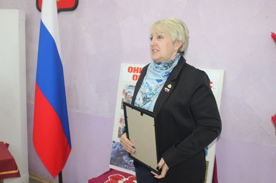 Активисты местного отделения Партии и «Женского движения Единой России» поздравили с Днем работника культуры коллектив Желтянского сельского клуба, заведующего Петровеньковским сельским клубом Клавдию Бровенко, заведующего... Активисты местного отделения Партии и «Женского движения Единой России» поздравили с Днем работника культуры коллектив Желтянского сельского клуба, заведующего Петровеньковским сельским клубом Клавдию Бровенко, заведующего...
