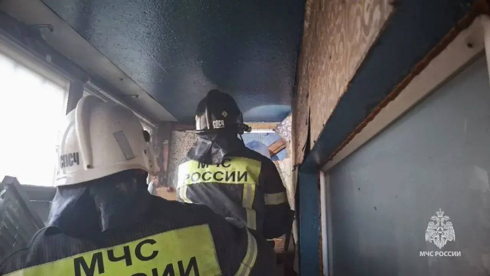 В Луганске загорелась квартира в многоэтажке В Луганске загорелась квартира в многоэтажке