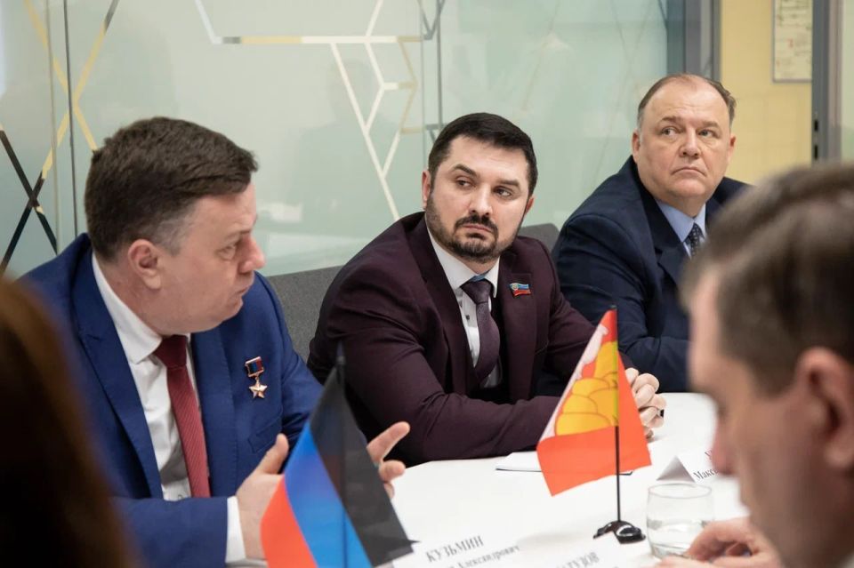 Максим Уваров и Сергей Диденко с рабочим визитом посетили Воронеж Максим Уваров и Сергей Диденко с рабочим визитом посетили Воронеж