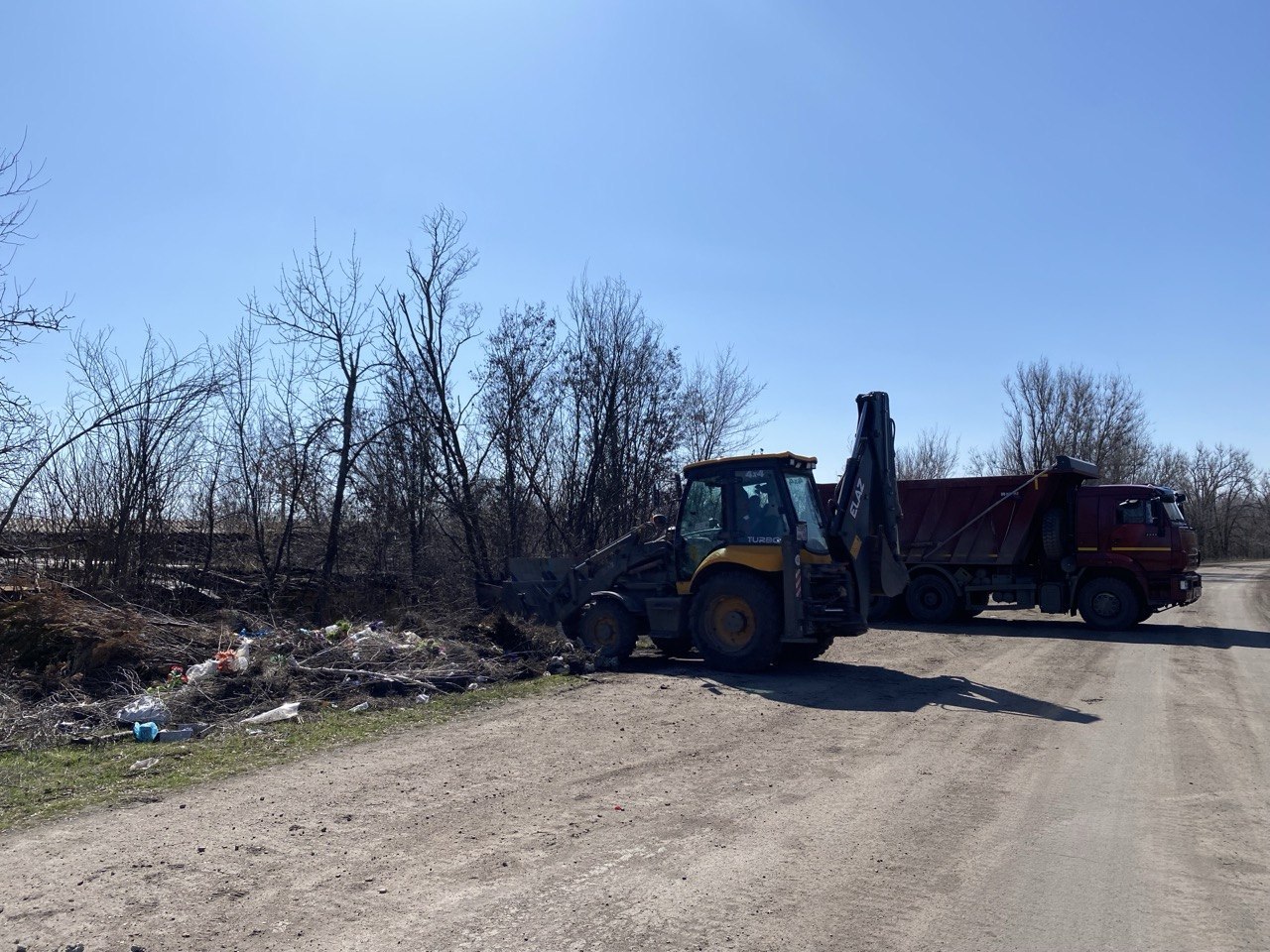 Фотофакт: 25 марта на кладбище в районе ЦОФ "Суходольская" г. Суходольска проведены работы по уборке скопившегося мусора Фотофакт: 25 марта на кладбище в районе ЦОФ "Суходольская" г. Суходольска проведены работы по уборке скопившегося мусора