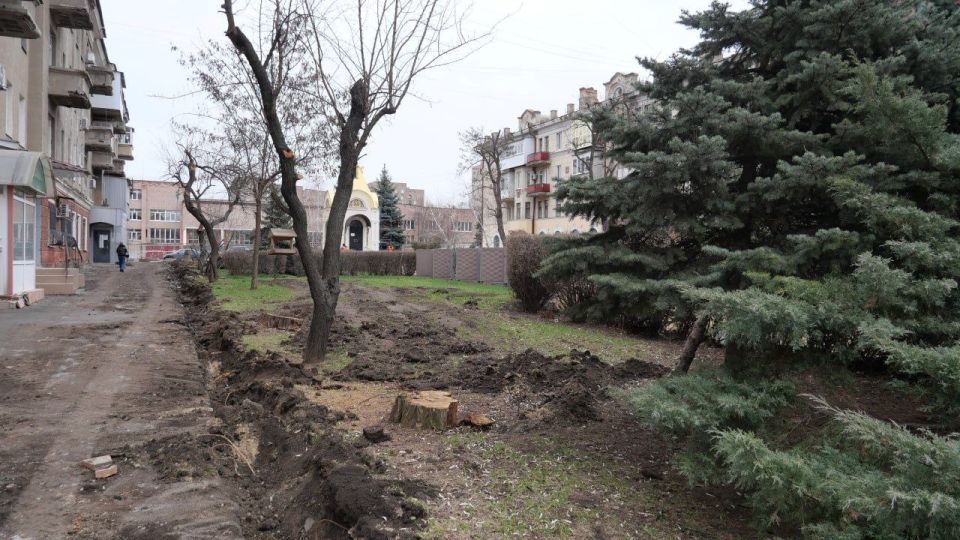 В Луганске идет реконструкция сквера у мемориала «Героям-ликвидаторам последствий аварии на ЧАЭС» В Луганске идет реконструкция сквера у мемориала «Героям-ликвидаторам последствий аварии на ЧАЭС»