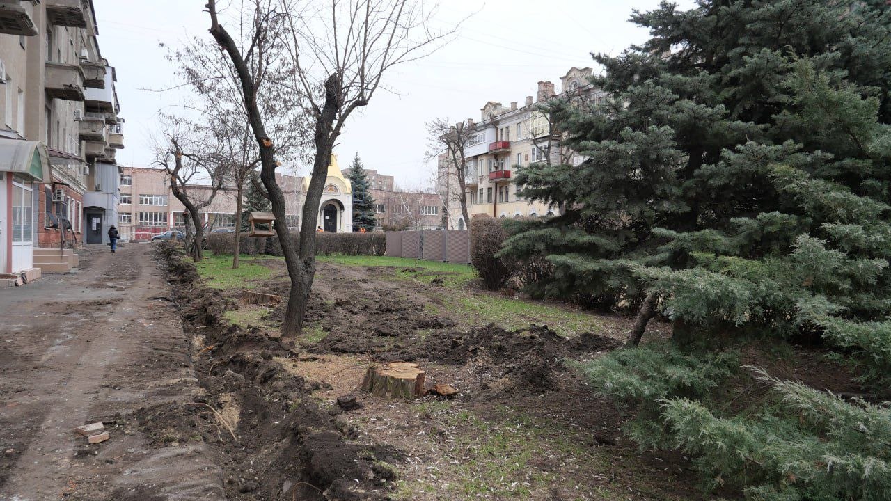 В Луганске идет реконструкция сквера у мемориала «Героям-ликвидаторам последствий аварии на ЧАЭС» В Луганске идет реконструкция сквера у мемориала «Героям-ликвидаторам последствий аварии на ЧАЭС»