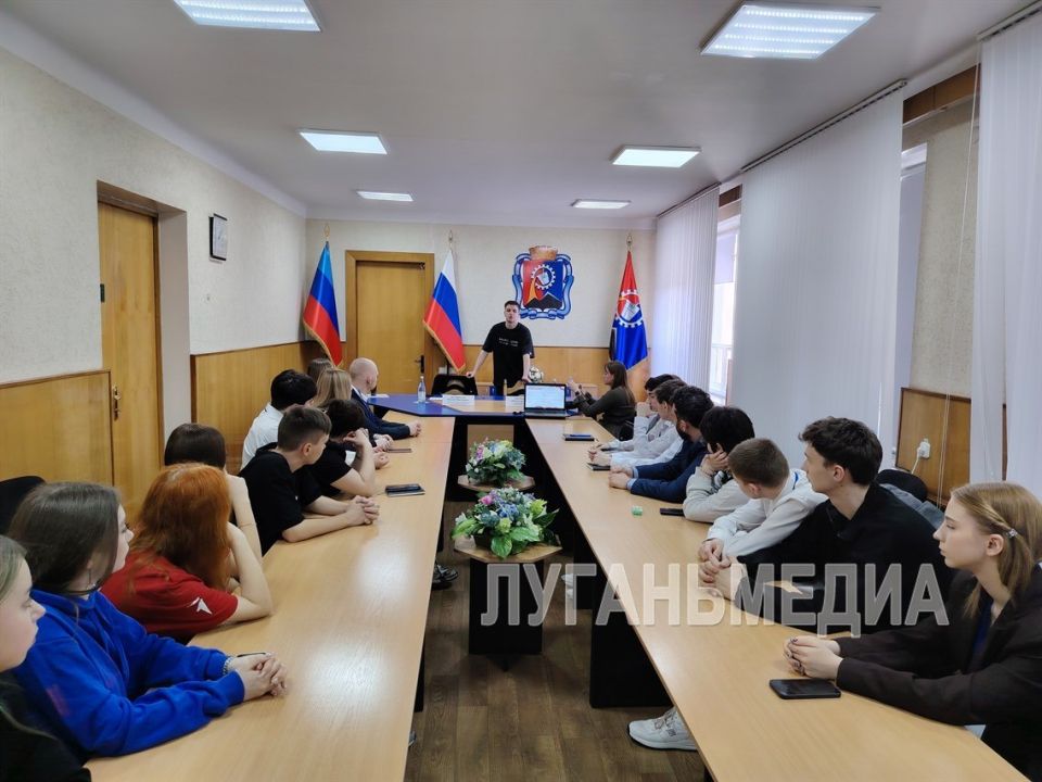 Администрация Стаханова подписала соглашение о сотрудничестве с Министерством молодежной политики ЛНР Администрация Стаханова подписала соглашение о сотрудничестве с Министерством молодежной политики ЛНР