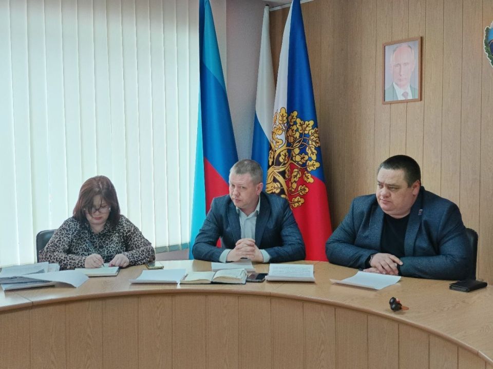 Андрей Рубанцов: Сегодня провёл заседание Рабочей группы (Штаба) по подготовке объектов жилищного фонда, энергетического хозяйства и социальной сферы городского округа город Ровеньки к осенне-зимнему периоду 2026-2027 годов Андрей Рубанцов: Сегодня провёл заседание Рабочей группы (Штаба) по подготовке объектов жилищного фонда, энергетического хозяйства и социальной сферы городского округа город Ровеньки к осенне-зимнему периоду 2026-2027 годов