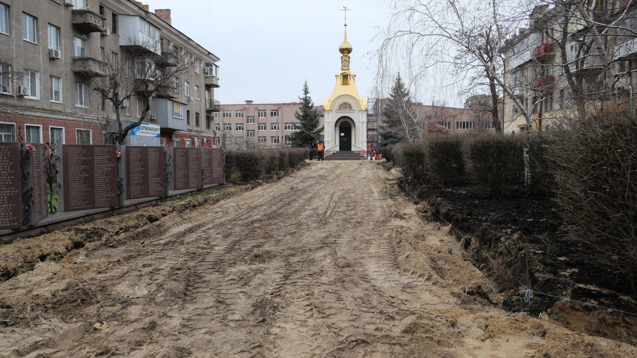 В Луганске идет реконструкция сквера у мемориала «Героям-ликвидаторам последствий аварии на ЧАЭС» В Луганске идет реконструкция сквера у мемориала «Героям-ликвидаторам последствий аварии на ЧАЭС»