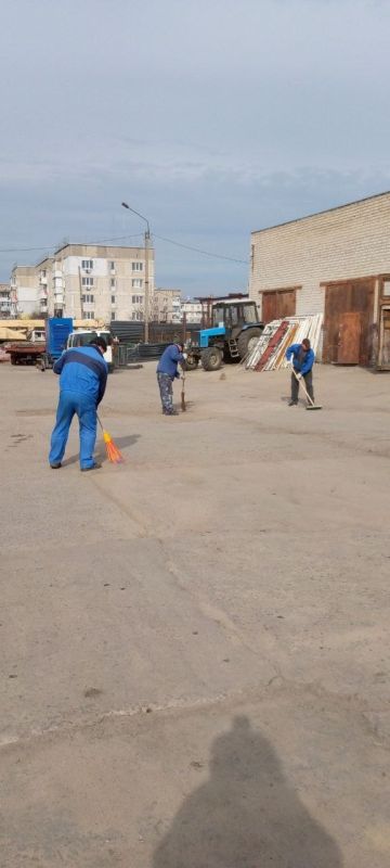 Субботник в МУП «ПУ ВКХ города Рубежное» Субботник в МУП «ПУ ВКХ города Рубежное»