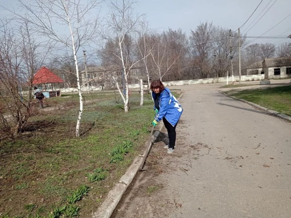 На территории села Желтое провели работы по благоустройству общественной территории На территории села Желтое провели работы по благоустройству общественной территории
