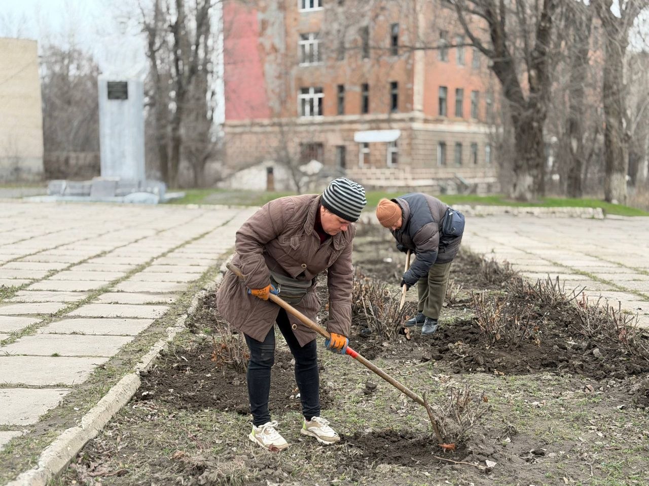 Сергей Колягин: Весна в самом разгаре, поэтому специалисты Муниципального унитарного предприятия «Комбинат коммунальных услуг города Первомайска» активно включились в работу по уходу за зелеными насаждениями Сергей Колягин: Весна в самом разгаре, поэтому специалисты Муниципального унитарного предприятия «Комбинат коммунальных услуг города Первомайска» активно включились в работу по уходу за зелеными насаждениями