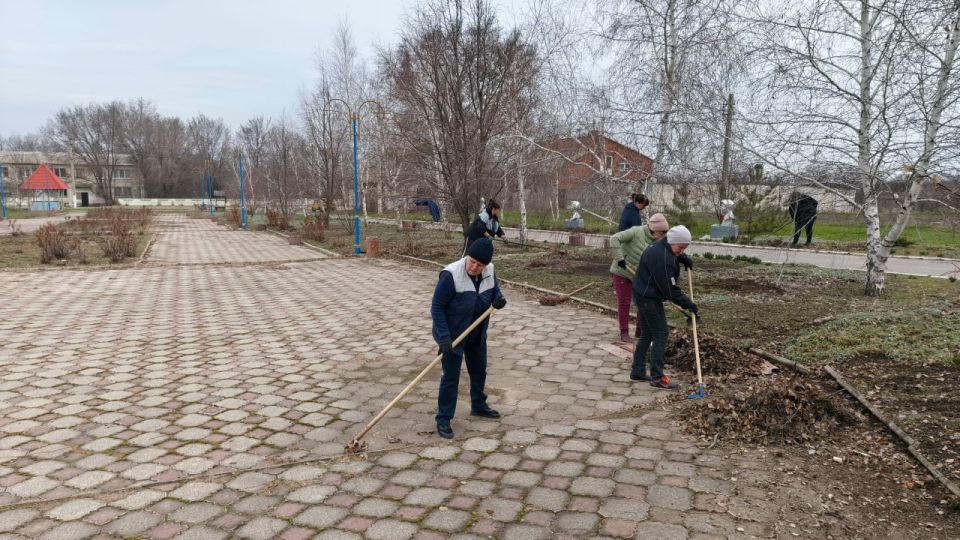 На территории села Желтое провели работы по благоустройству общественной территории На территории села Желтое провели работы по благоустройству общественной территории