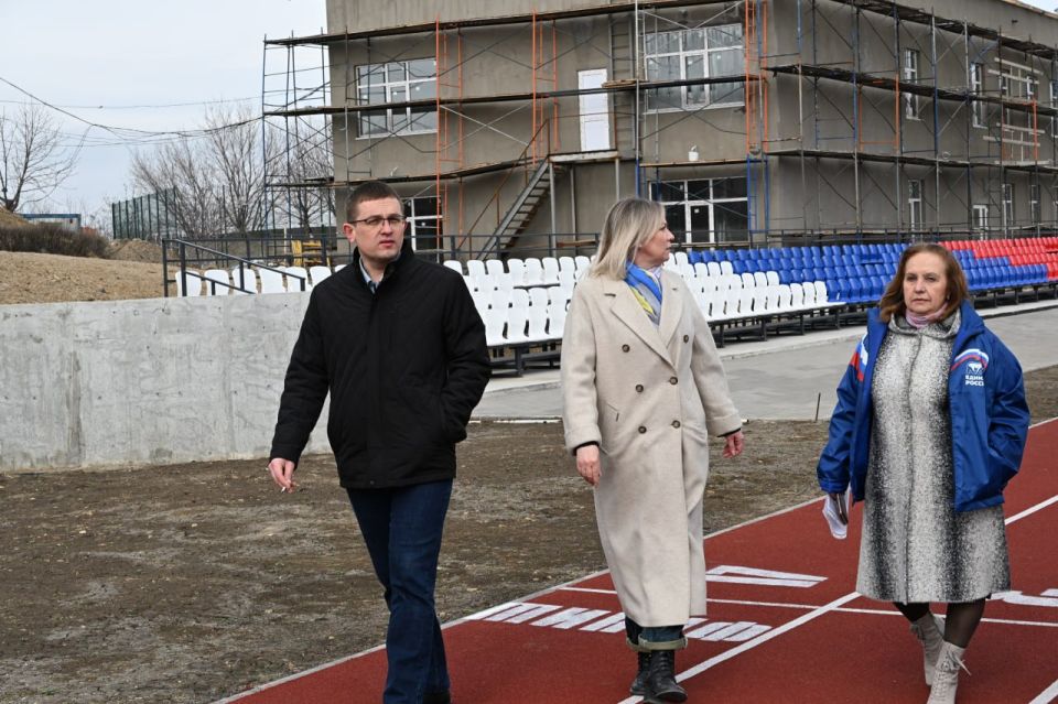 «Народный контроль» партии «Единая Россия» в Брянке работает на постоянной основе «Народный контроль» партии «Единая Россия» в Брянке работает на постоянной основе
