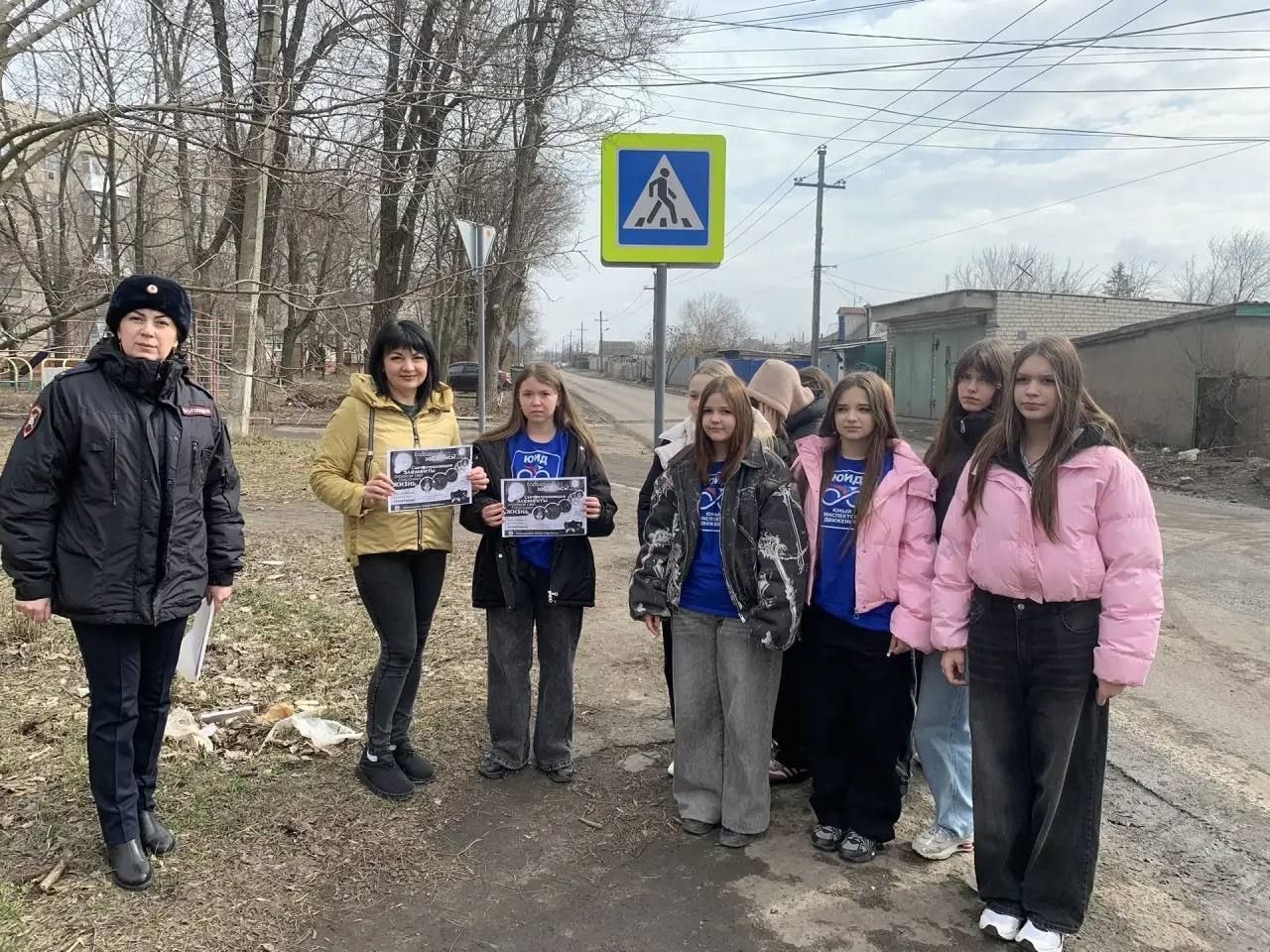 Сотрудники Госавтоинспекции совместно с отрядами ЮИД и «Родительскими патрулями» провели комплексные мероприятия в Краснодоне, Свердловске, Стаханове и Марковке Сотрудники Госавтоинспекции совместно с отрядами ЮИД и «Родительскими патрулями» провели комплексные мероприятия в Краснодоне, Свердловске, Стаханове и Марковке