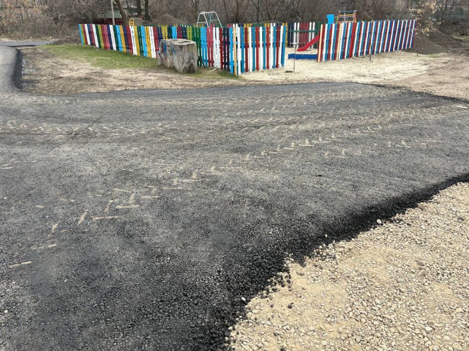 Продолжается ремонт автодороги в селе Макарово Продолжается ремонт автодороги в селе Макарово