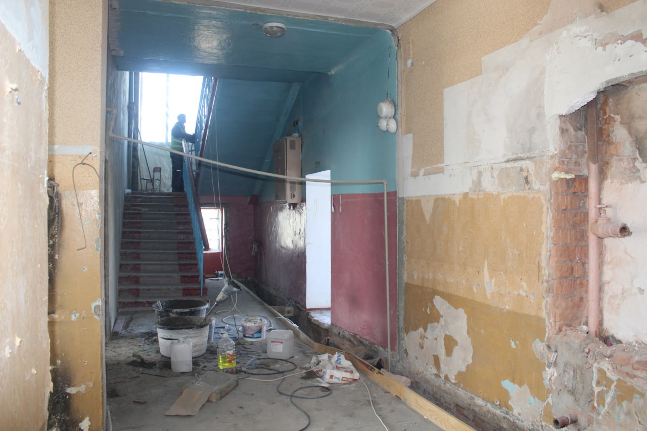 Единороссы познакомились с ходом ремонтных работ в Зимогорьевской СШ имени Малько, которые в рамках Народной программы партии «Единая Россия» ведутся регионом-шефом Алтайским краем Единороссы познакомились с ходом ремонтных работ в Зимогорьевской СШ имени Малько, которые в рамках Народной программы партии «Единая Россия» ведутся регионом-шефом Алтайским краем