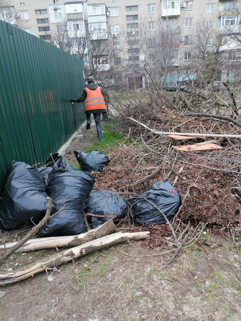 Андрей Рубанцов: Сегодня работниками МУП "СКАТ" выполнены работы по уборке и вывозу твердых коммунальных отходов с 32-х точек сбора мусора в муниципальном образовании Андрей Рубанцов: Сегодня работниками МУП "СКАТ" выполнены работы по уборке и вывозу твердых коммунальных отходов с 32-х точек сбора мусора в муниципальном образовании