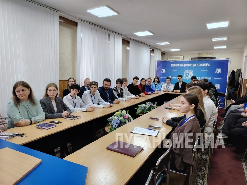 Администрация Стаханова подписала соглашение о сотрудничестве с Министерством молодежной политики ЛНР Администрация Стаханова подписала соглашение о сотрудничестве с Министерством молодежной политики ЛНР