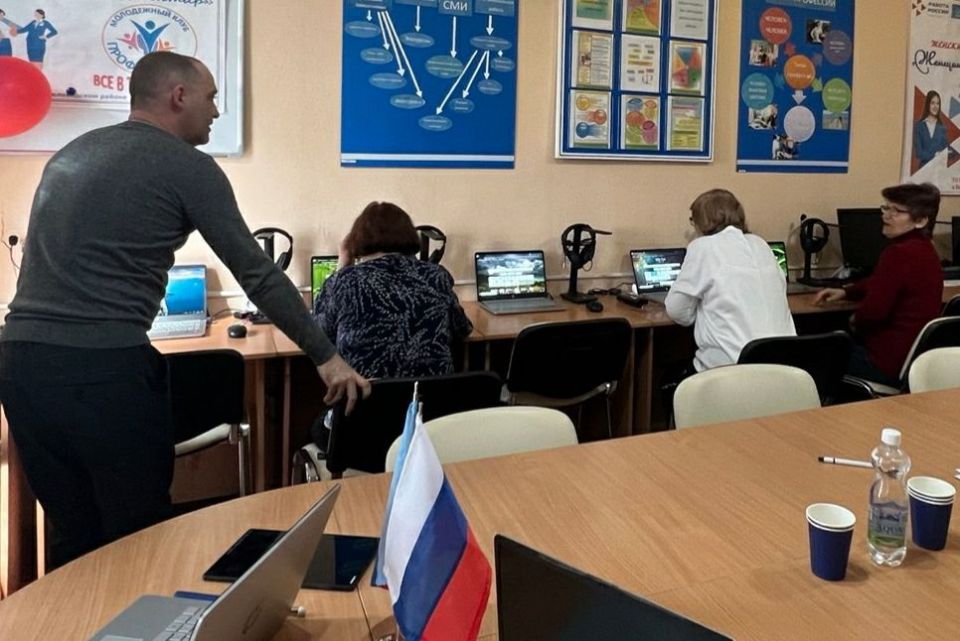 В рамках Народной программы и парт проекта «Моя карьера с Единой Россией», на заседании женского клуба «Женщина в деле» при ТО ГКУ ЛНР, муниципальным координатором Еленой Нартовой организован мастер-класс на тему "Цифровая... В рамках Народной программы и парт проекта «Моя карьера с Единой Россией», на заседании женского клуба «Женщина в деле» при ТО ГКУ ЛНР, муниципальным координатором Еленой Нартовой организован мастер-класс на тему "Цифровая...