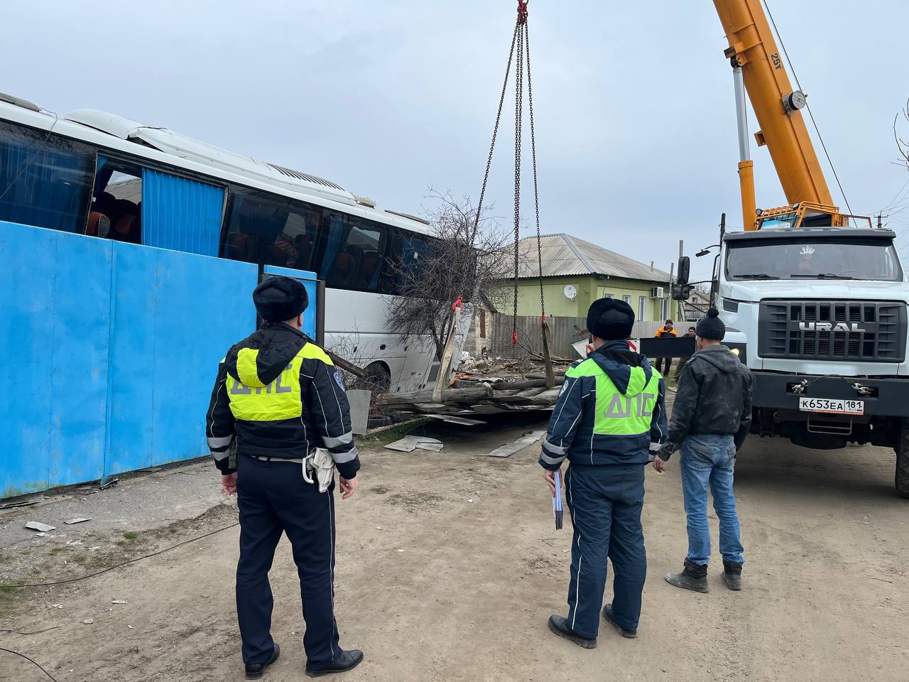 111Марковские полицейские разбираются в обстоятельствах ДТП с участием автобуса 111Марковские полицейские разбираются в обстоятельствах ДТП с участием автобуса