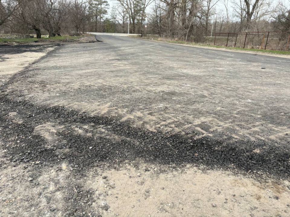 Продолжается ремонт автодороги в селе Макарово Продолжается ремонт автодороги в селе Макарово