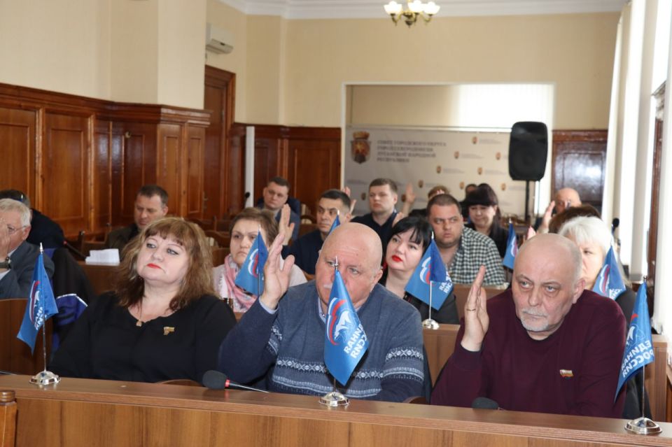 Временно исполняющий полномочия Главы городского округа Павел Дреев отчитался перед депутатским корпусом о результатах деятельности Администрации городского округа муниципальное образование городской округ город Северодонецк... Временно исполняющий полномочия Главы городского округа Павел Дреев отчитался перед депутатским корпусом о результатах деятельности Администрации городского округа муниципальное образование городской округ город Северодонецк...