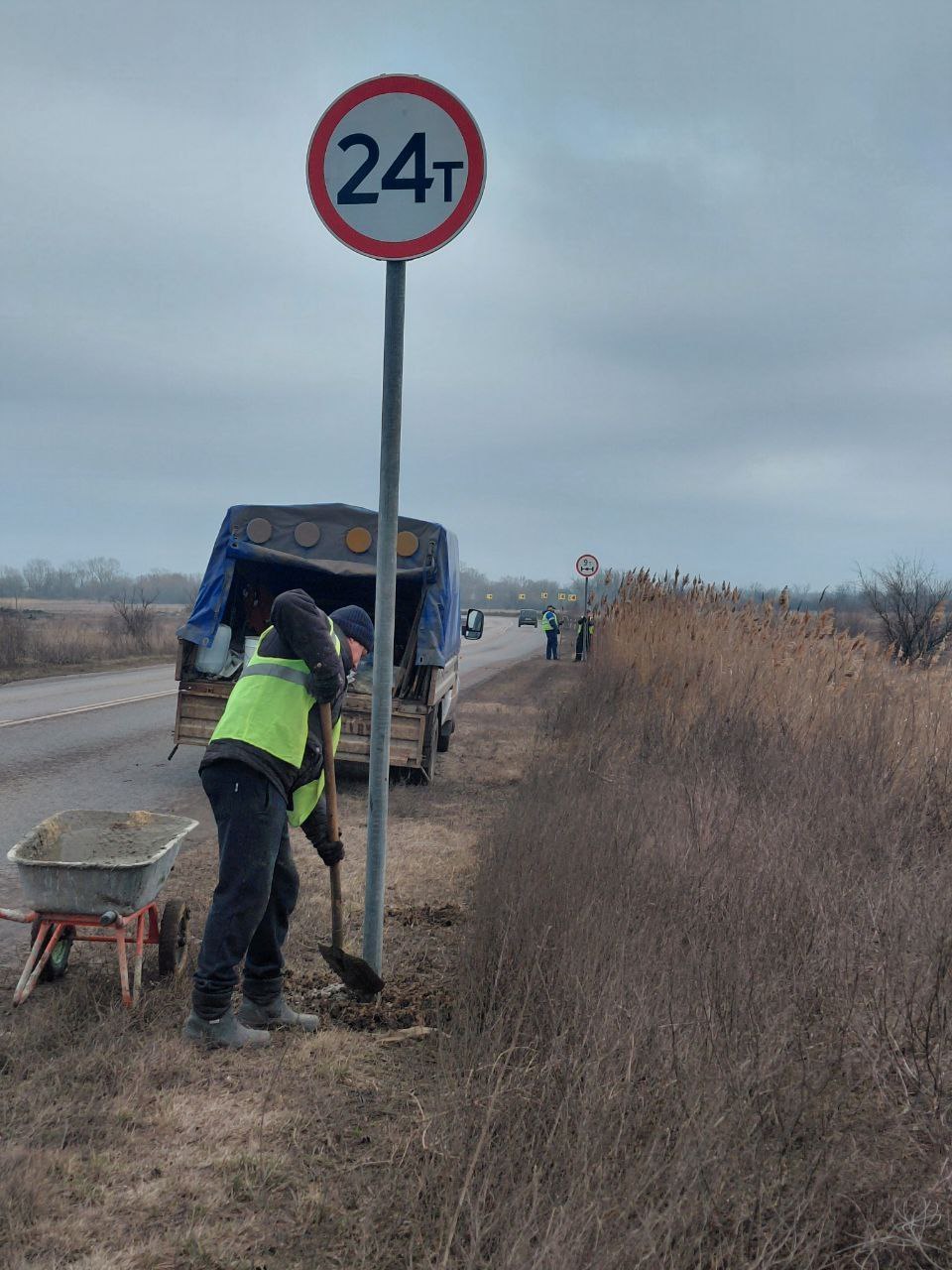 На автодороге Новопсков – Марковка – Меловое привели в порядок дорожные знаки На автодороге Новопсков – Марковка – Меловое привели в порядок дорожные знаки