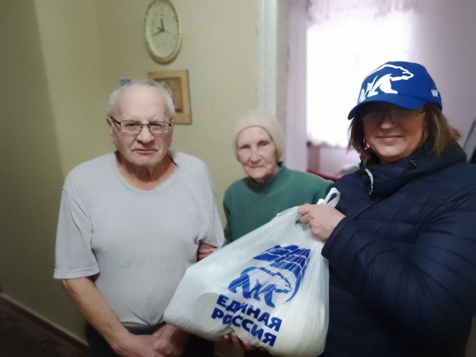 Активисты и депутаты «Единой России» помогают жителям Краснодонского муниципального округа Активисты и депутаты «Единой России» помогают жителям Краснодонского муниципального округа