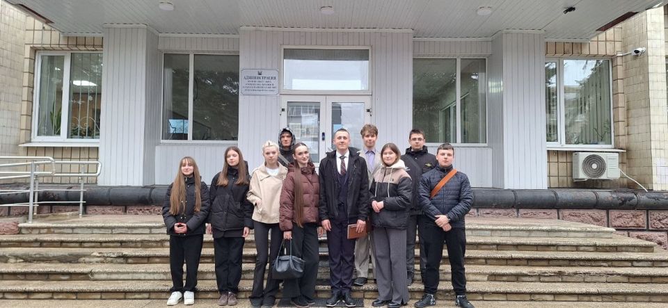 Откровенно и на равных пообщался с молодежью Откровенно и на равных пообщался с молодежью