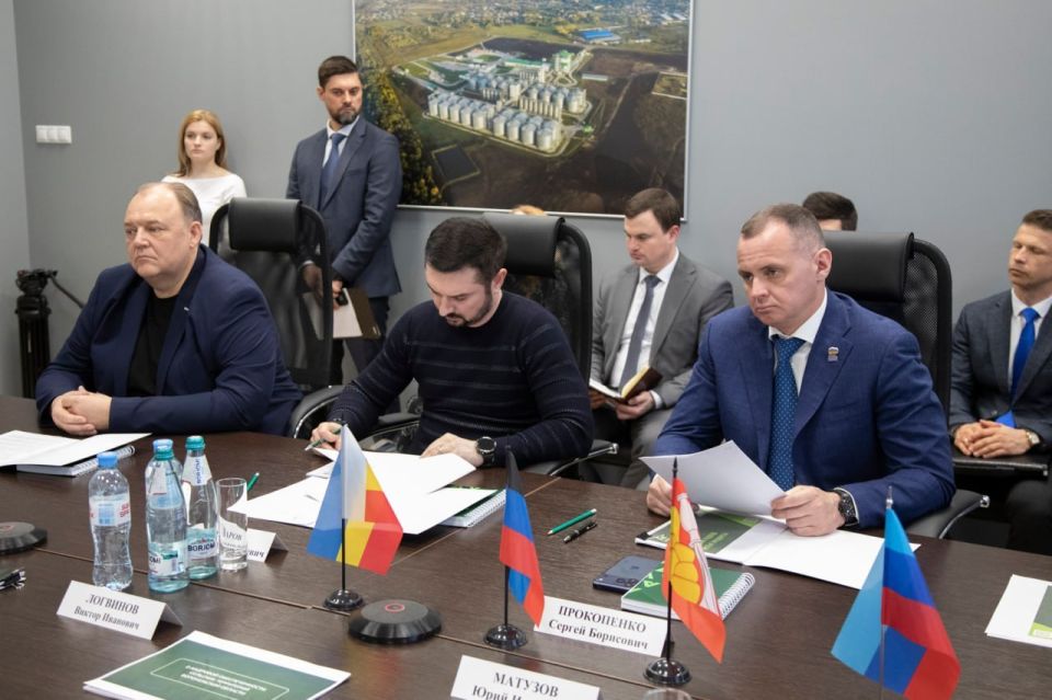 Максим Уваров и Сергей Диденко с рабочим визитом посетили Воронеж Максим Уваров и Сергей Диденко с рабочим визитом посетили Воронеж