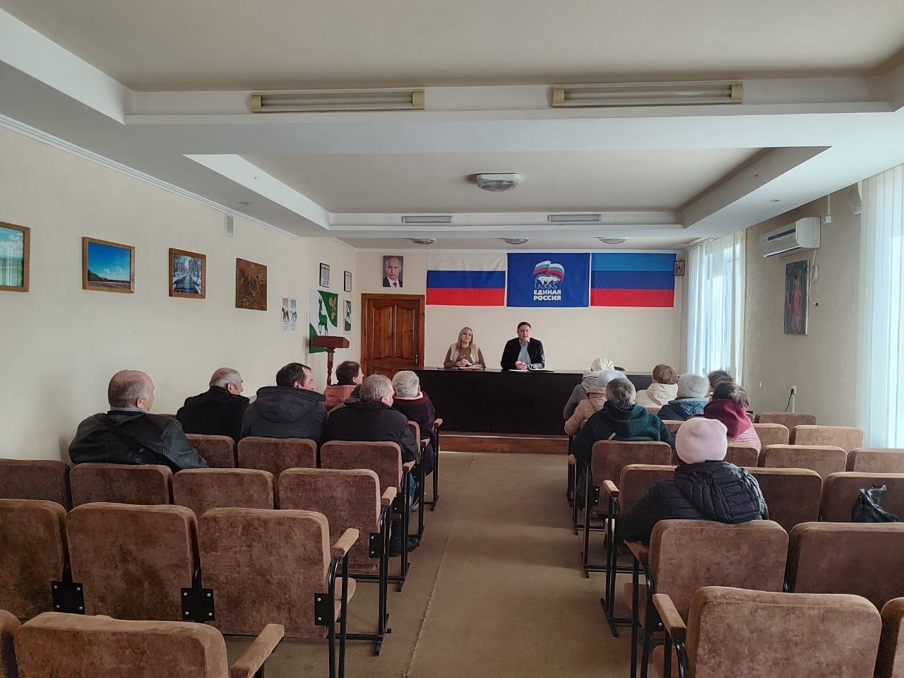 Исполняющий обязанности Главы МО Владимир Запорожец совместно с начальником отдела по обращению граждан и социальным вопросам Кристиной Степановой провели прием граждан из сел Песчаное и Червонопоповка Кременского МО Исполняющий обязанности Главы МО Владимир Запорожец совместно с начальником отдела по обращению граждан и социальным вопросам Кристиной Степановой провели прием граждан из сел Песчаное и Червонопоповка Кременского МО