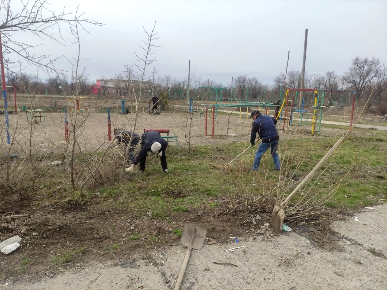 Дружный коллектив МБУ ДО «РСШ» принял активное участие в общегородском субботнике Дружный коллектив МБУ ДО «РСШ» принял активное участие в общегородском субботнике