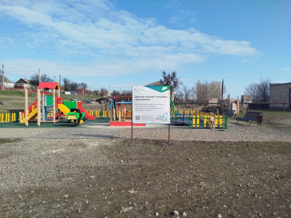 В селе Роскошном и поселке Фабричное прошел большой субботник В селе Роскошном и поселке Фабричное прошел большой субботник