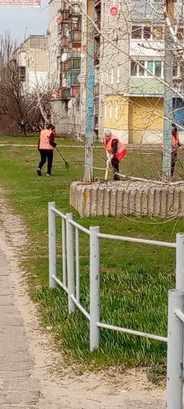 Субботник в МУП «ПУ ВКХ города Рубежное» Субботник в МУП «ПУ ВКХ города Рубежное»