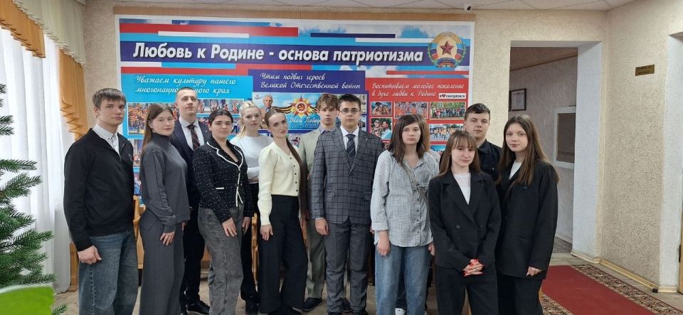 Откровенно и на равных пообщался с молодежью Откровенно и на равных пообщался с молодежью