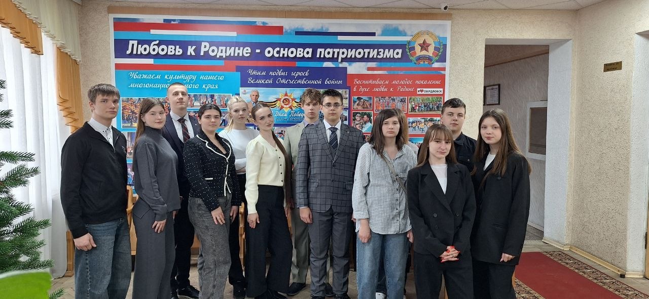 Откровенно и на равных пообщался с молодежью Откровенно и на равных пообщался с молодежью