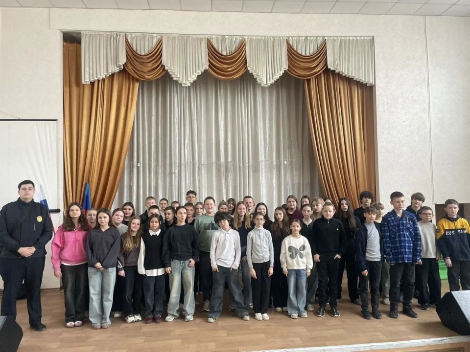 Сотрудники Госавтоинспекции совместно с отрядами ЮИД и «Родительскими патрулями» провели комплексные мероприятия в Краснодоне, Свердловске, Стаханове и Марковке Сотрудники Госавтоинспекции совместно с отрядами ЮИД и «Родительскими патрулями» провели комплексные мероприятия в Краснодоне, Свердловске, Стаханове и Марковке