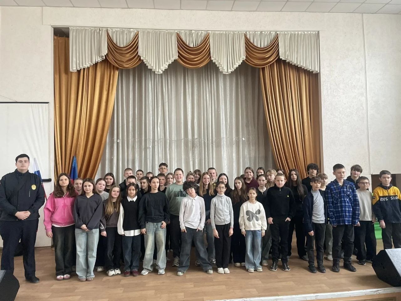 Сотрудники Госавтоинспекции совместно с отрядами ЮИД и «Родительскими патрулями» провели комплексные мероприятия в Краснодоне, Свердловске, Стаханове и Марковке Сотрудники Госавтоинспекции совместно с отрядами ЮИД и «Родительскими патрулями» провели комплексные мероприятия в Краснодоне, Свердловске, Стаханове и Марковке